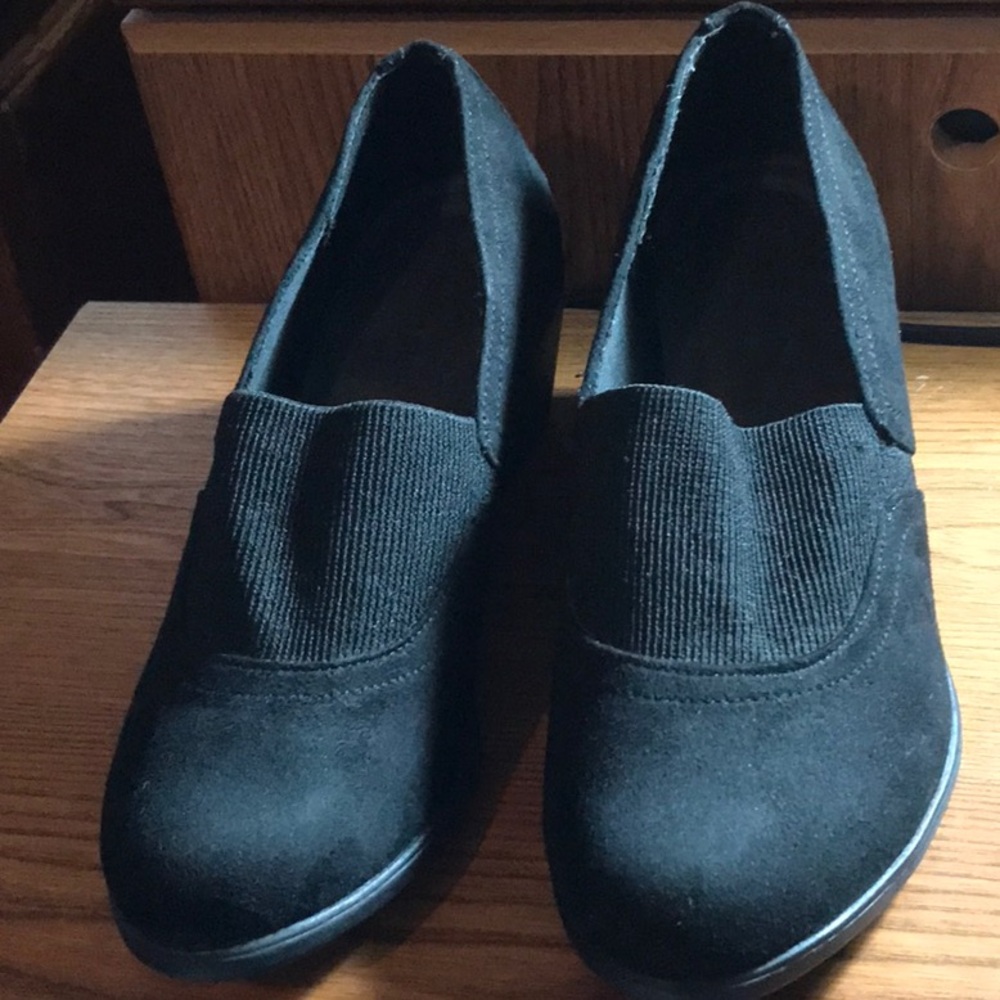 Like new Comfort plus by predictions black shoes size 7.5 wide
